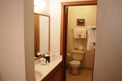 фото отеля North Shore Inn