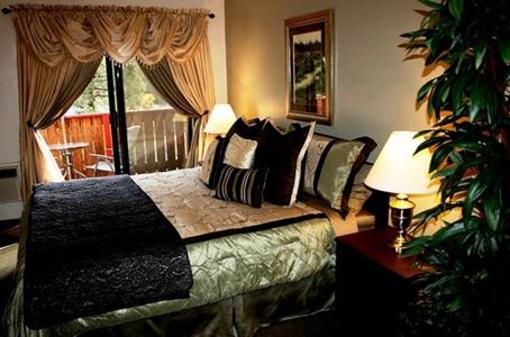 фото отеля North Shore Inn