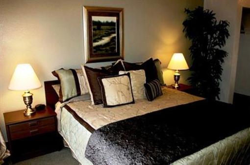 фото отеля North Shore Inn