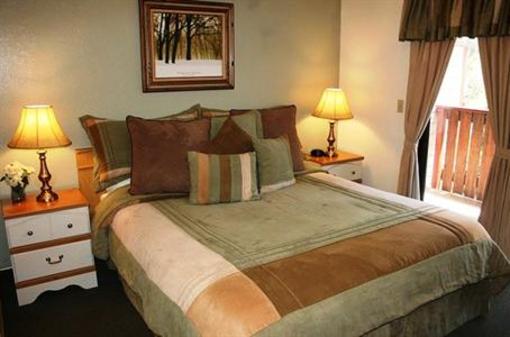 фото отеля North Shore Inn