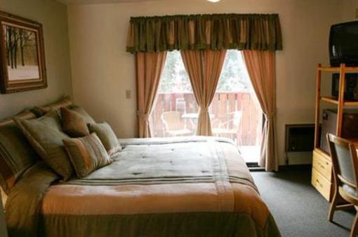 фото отеля North Shore Inn