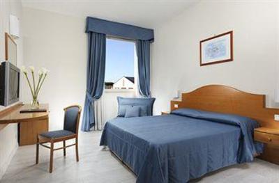 фото отеля Golden Tulip Rome Airport