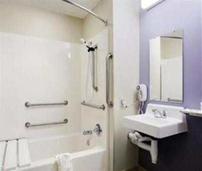 фото отеля Microtel Inn & Suites Robbinsville
