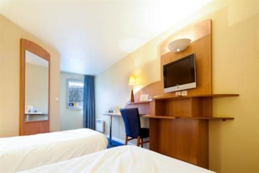 фото отеля Kyriad Villeneuve la Garenne