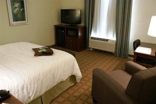 фото отеля Hampton Inn and Suites Center