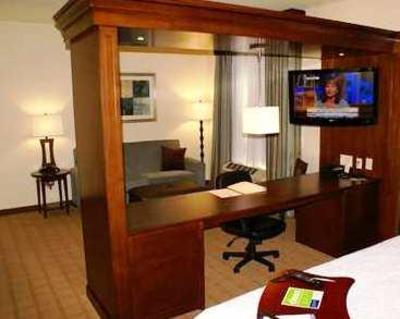 фото отеля Hampton Inn and Suites Center