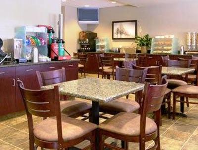 фото отеля Super 8 Bonner Springs