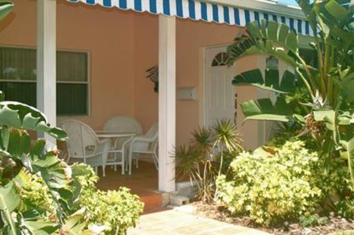 фото отеля Pelican Place Apartments Pompano Beach