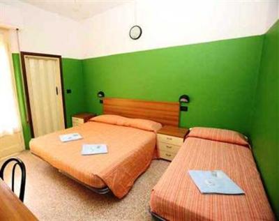 фото отеля Sunflower Youth Hotel B&B Berna