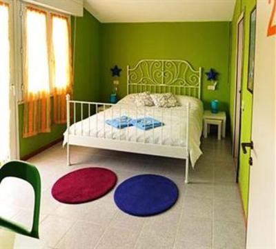 фото отеля Sunflower Youth Hotel B&B Berna