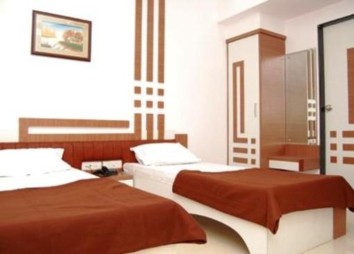 фото отеля Eden Hotel Mumbai