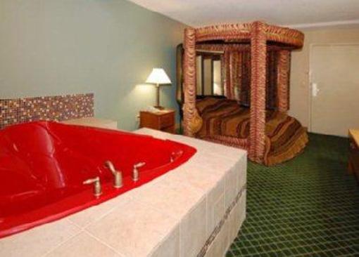 фото отеля Econo Lodge Inn & Suites Kenly