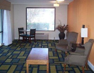 фото отеля Econo Lodge Inn & Suites Kenly