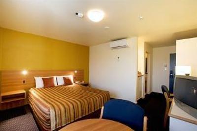 фото отеля Ventura Inn & Suites Hamilton