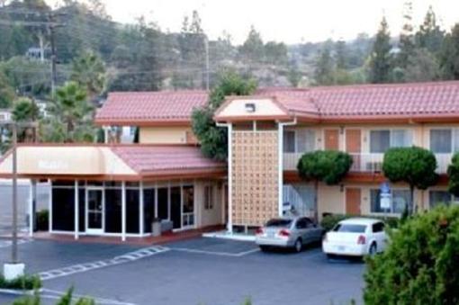 фото отеля Relax Inn and Suites