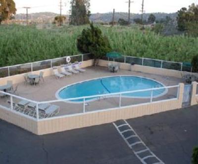 фото отеля Relax Inn and Suites
