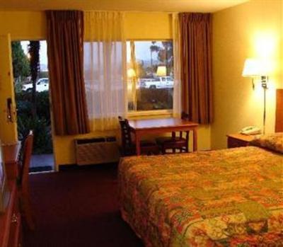 фото отеля Relax Inn and Suites