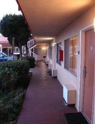 фото отеля Relax Inn and Suites