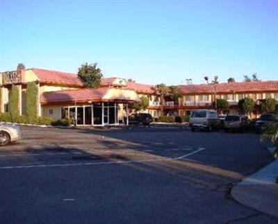 фото отеля Relax Inn and Suites