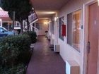фото отеля Relax Inn and Suites
