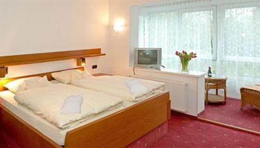 фото отеля Kur und Kneipphotel Zum Goldenen Hirsch