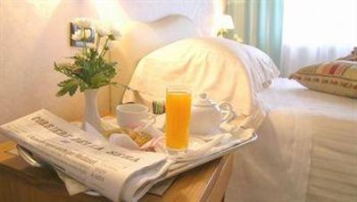 фото отеля Golden Tulip Waldorf Hotel