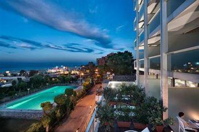 фото отеля Golden Tulip Waldorf Hotel