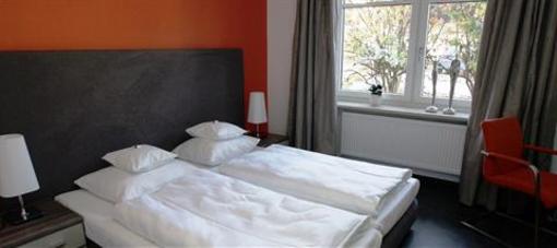 фото отеля Hotel am Hof Taufkirchen