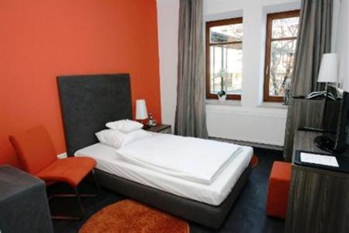 фото отеля Hotel am Hof Taufkirchen