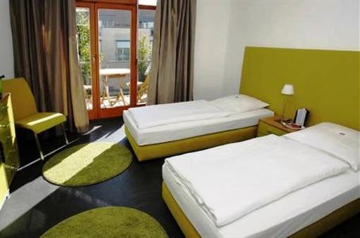 фото отеля Hotel am Hof Taufkirchen