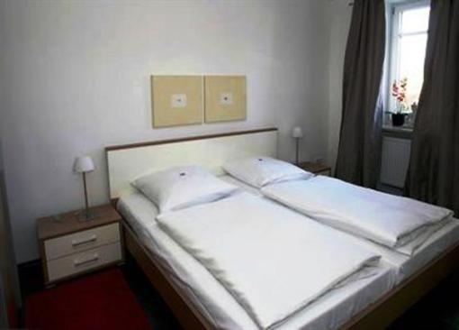 фото отеля Hotel am Hof Taufkirchen