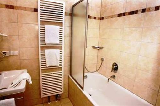 фото отеля Hotel am Hof Taufkirchen