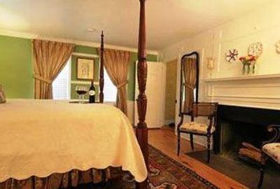 фото отеля The Blushing Oyster Bed & Breakfast