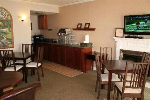 фото отеля West Bank Inn