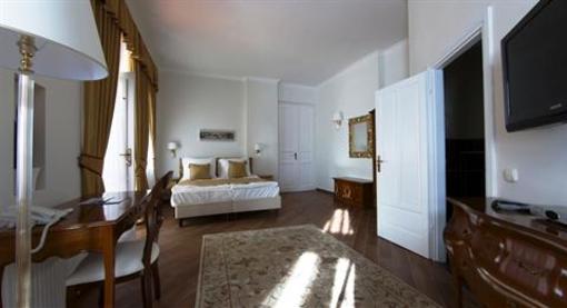 фото отеля Jokai Villa