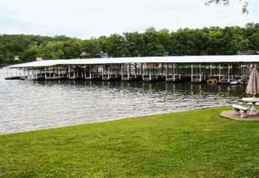 фото отеля Ozark Village Resort & Marina