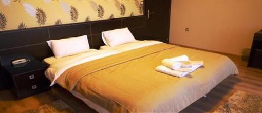 фото отеля Paralimnio Suites Kastoria