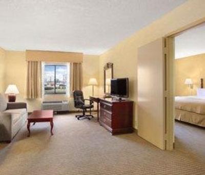 фото отеля Ramada Plaza Louisville