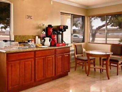 фото отеля Knights Inn Airport Phoenix