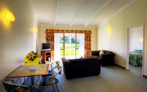 фото отеля Equestrian Lodge Motel