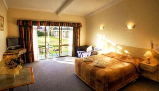 фото отеля Equestrian Lodge Motel