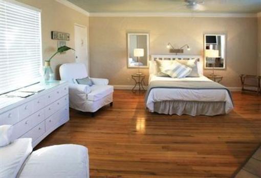 фото отеля WalkAbout Beach Resort