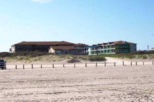 фото отеля Beachgate CondoSuites and Motel