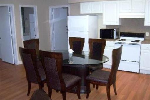 фото отеля Beachgate CondoSuites and Motel