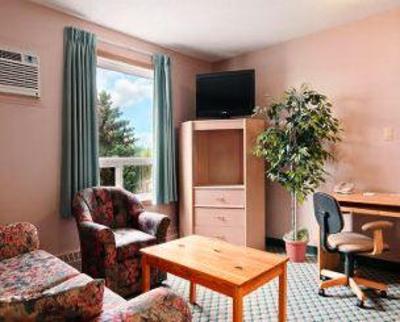фото отеля Travelodge Edmonton International Airport Suites