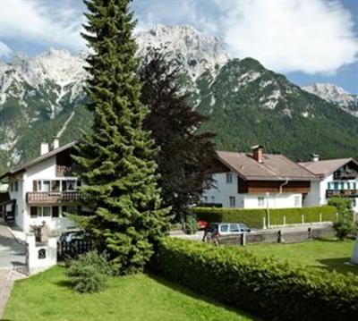 фото отеля Ferienhaus Schweigart Hotel Mittenwald