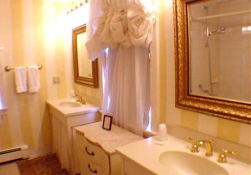 фото отеля Clarkeston Inn Newport