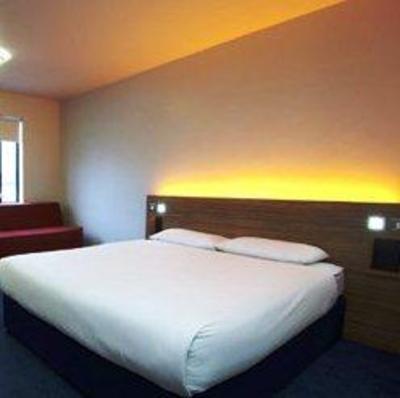 фото отеля Travelodge Manchester Upper Brook Street
