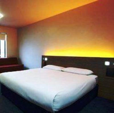 фото отеля Travelodge Manchester Upper Brook Street