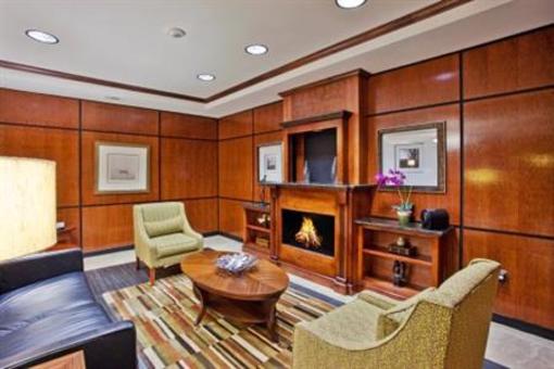 фото отеля Holiday Inn Express Hotel & Suites Macon West